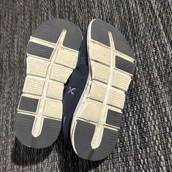 On clouds Cloud Sky - Picture 5 of 7